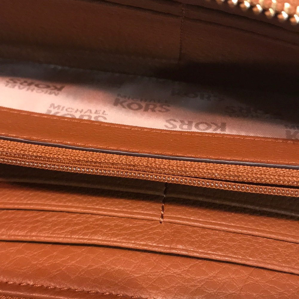 NWOT Michael KORS Clutch - Picture 3 of 6